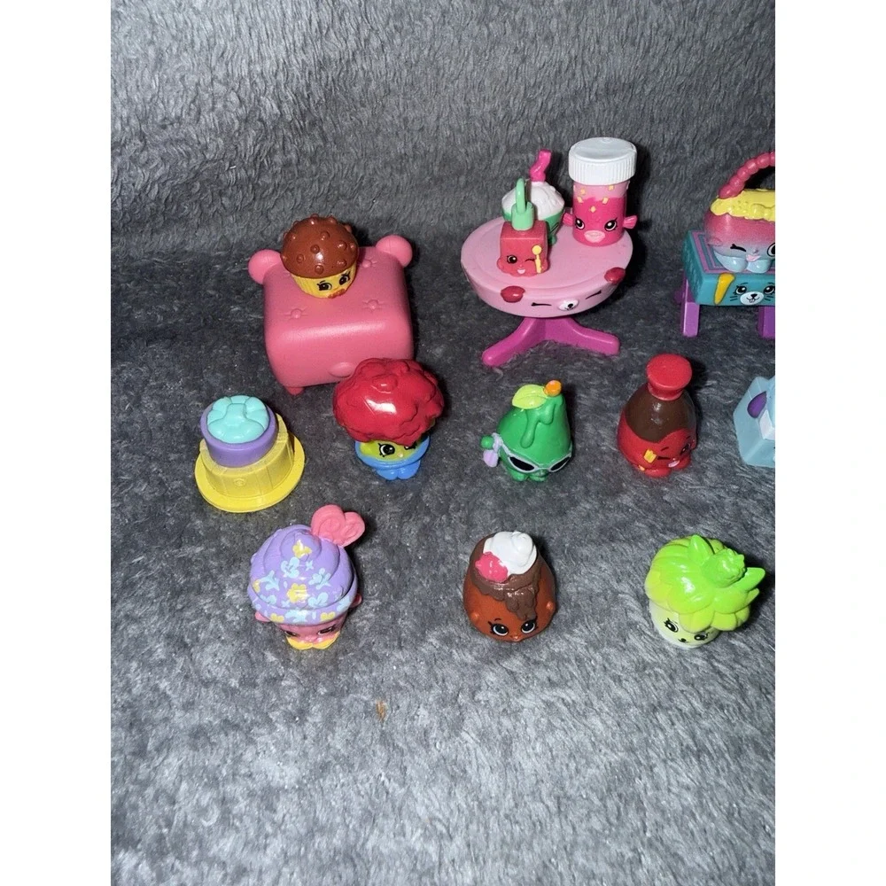 Shopkins Toys Assorted lot of 20 pieces Various Pieces - Picture 3 of 4